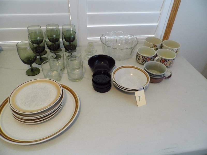lot 71 image: Misc Dishes - Glassware