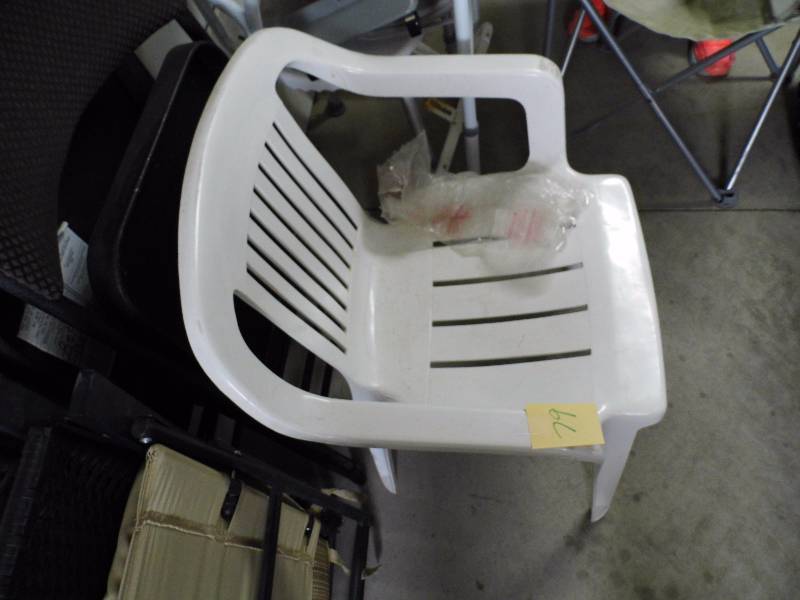 lot 79 image: 3 Folding Chairs - Camping Chair - Plastic Chair