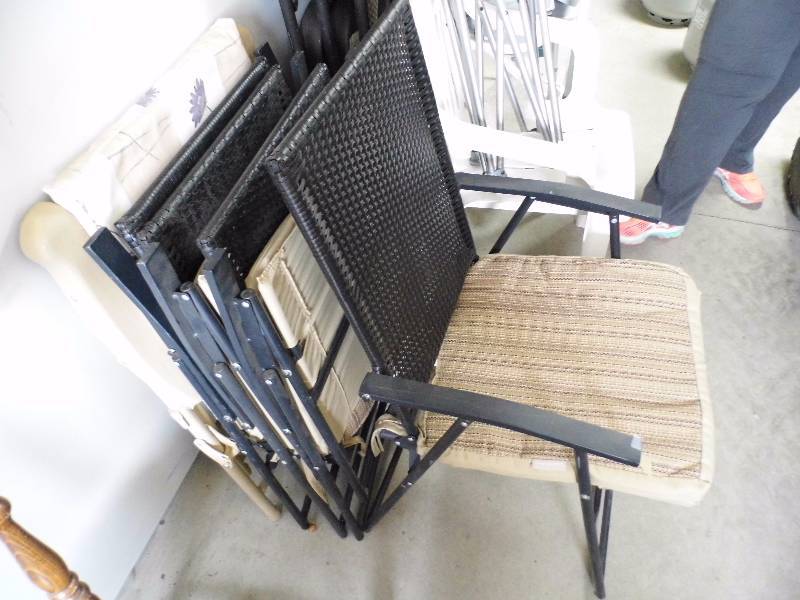 lot 80 image: 4 Wicker Folding Chairs