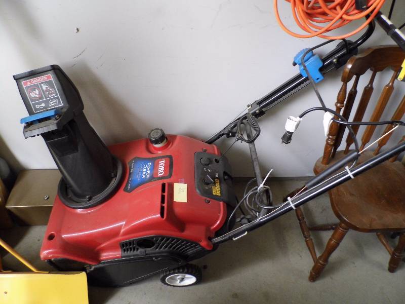 lot 85 image: Toro Power Clean Snow Thrower