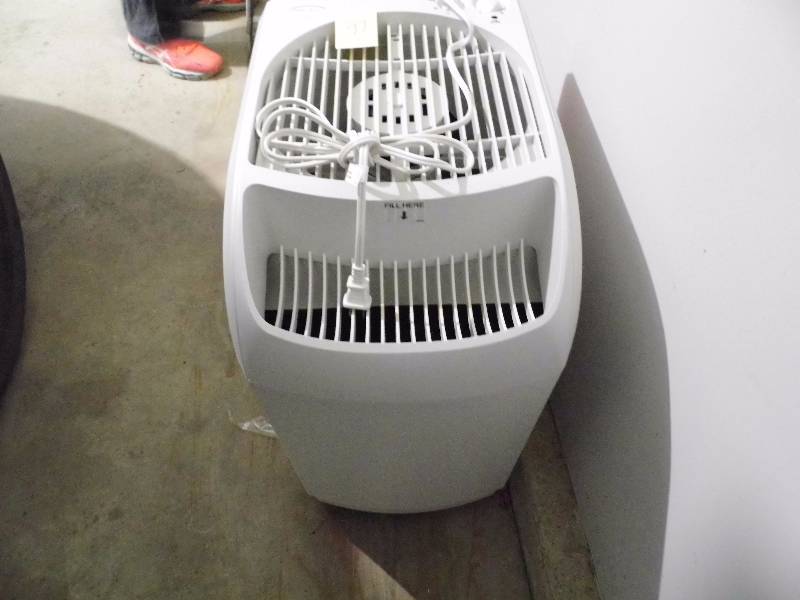 lot 97 image: Air Care Humidifier