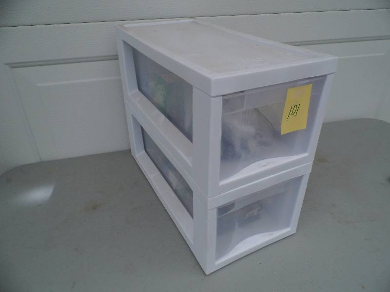 lot 101 image: Organizer w Hardware