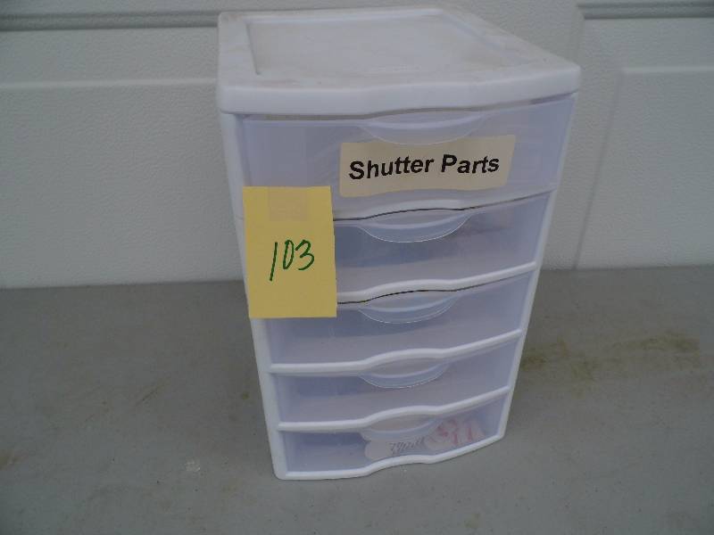 lot 103 image: Organizer w Hardware