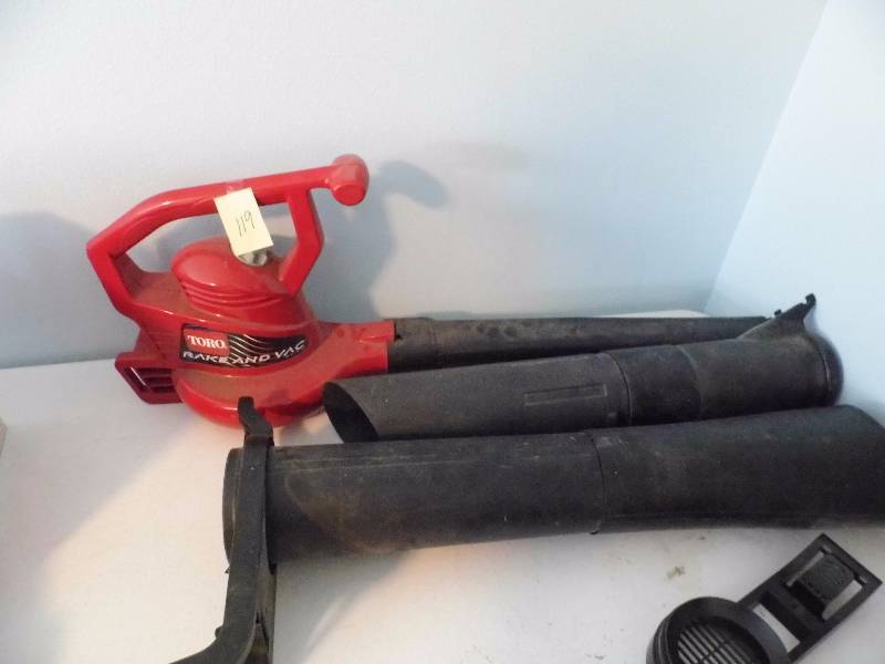 lot 119 image: Toro Rake & Vac