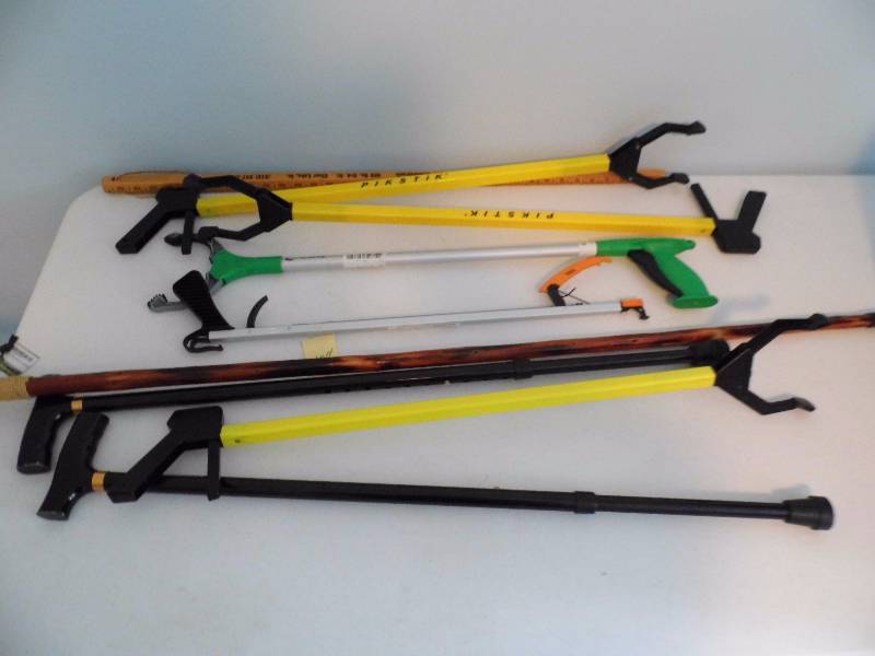lot 128 image: Canes - Pik Stick