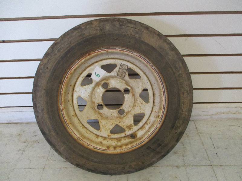 lot 6 image: Trailer tire