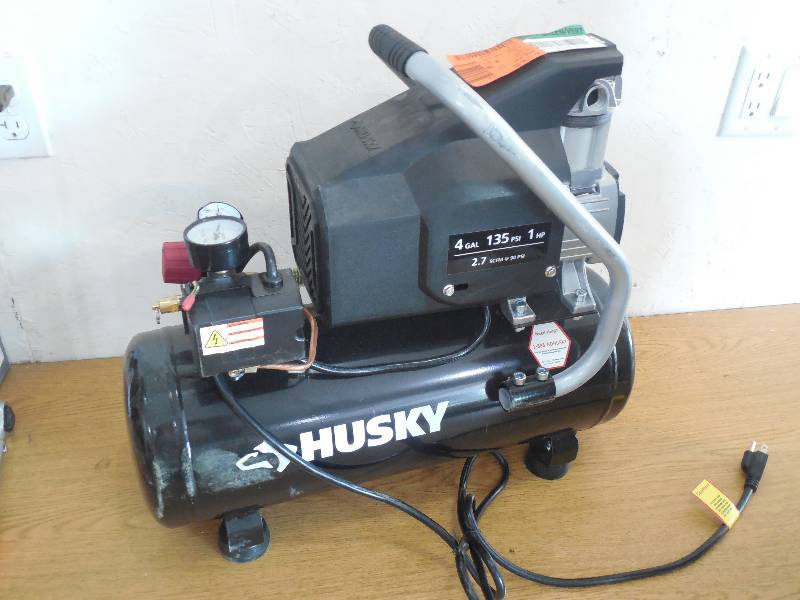 lot 2 image: Husky 4 Gal. Portable Electric-Powered Air Compressor
