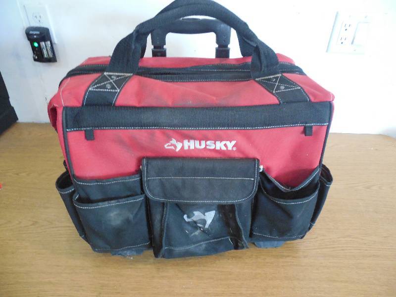 lot 79 image: Husky 18 in. Rolling Tool Tote