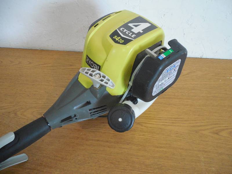 lot 89 image: Ryobi 4-Cycle 30cc Attachment Capable Straight Shaft Gas Trimmer