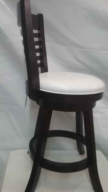 2 Unit White Faux Leather Counter Stools