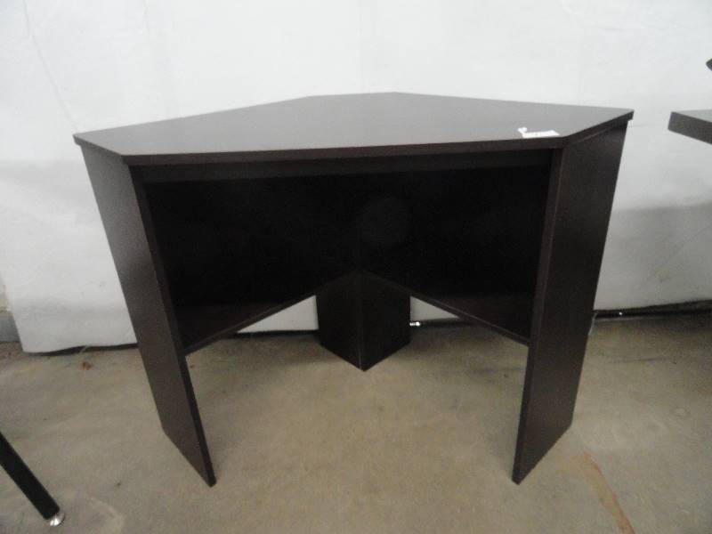lot 4 image: Wooden Corner Desk