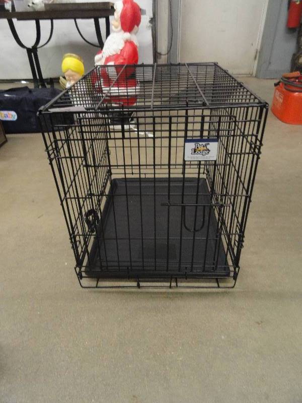 lot 12 image: Fold & Carry Dog Crate