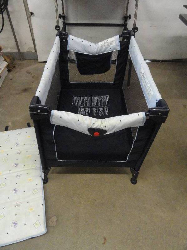 lot 13 image: Pack n Play Playard