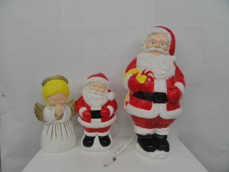 lot 19 image: Light Up Outdoor Christmas Decor