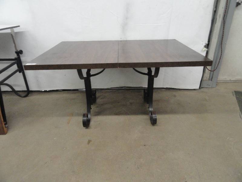lot 1 image: Dining Table With Leaf