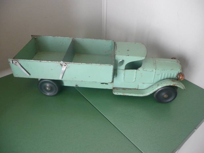 lot 3 image: Antique Rare Green Coal Truck - See Pictures