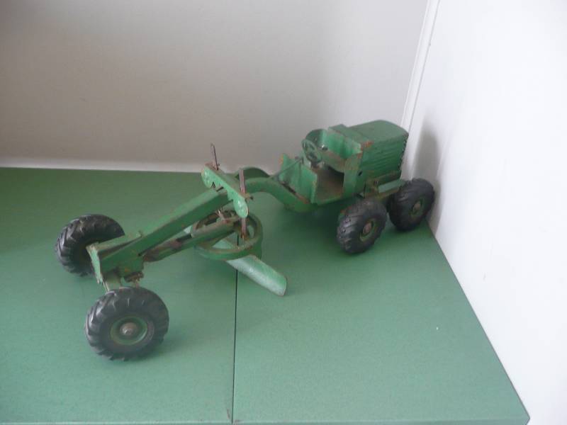 lot 4 image: Doepke Model Toys 1950s Adams Road Grader Pressed Steel - See Pictures