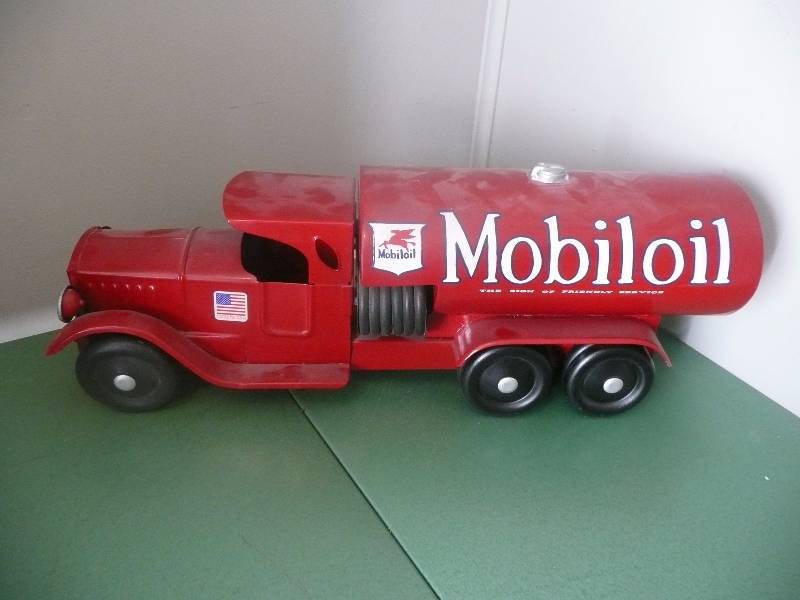 lot 8 image: Vintage - Fully Restored Mobil Oil Tanker - Very Cool - See Pictures