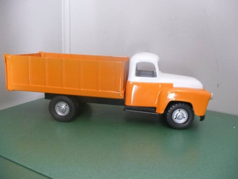 lot 12 image: Vintage Restored International Hauler Truck - Made In USA - Nice - See Pictures