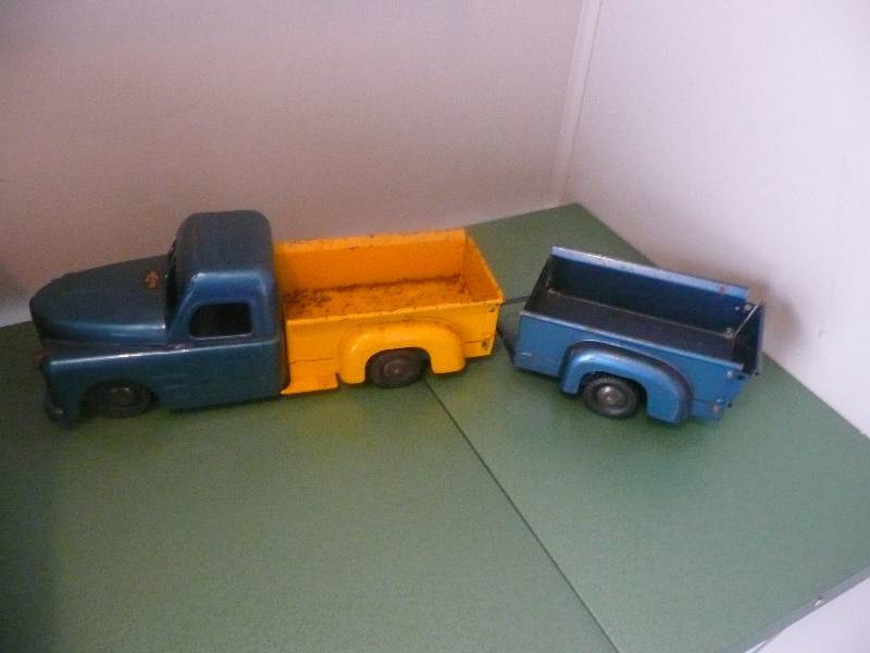 lot 16 image: Vintage Structo Pick Up Truck With Trailer - Very Cool - See Pictures