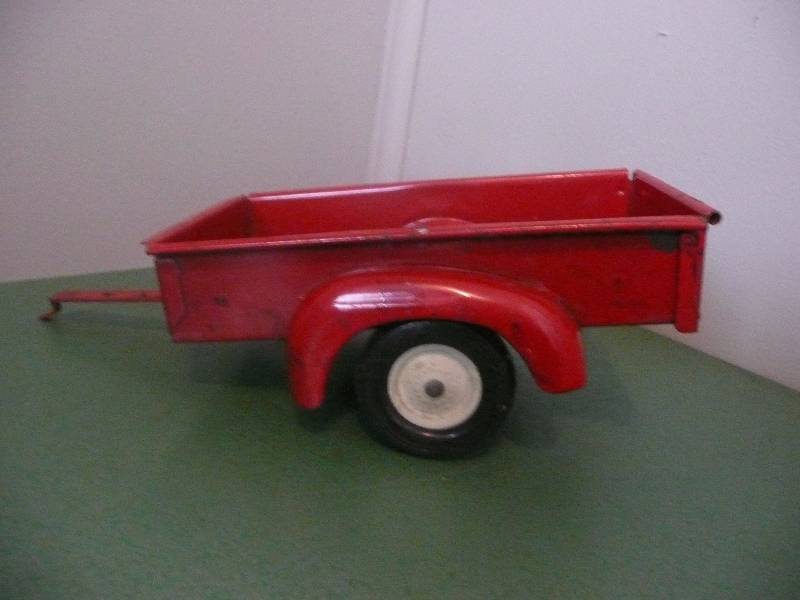 lot 25 image: Vintage Red 2 Wheel Trailer - See Pictures
