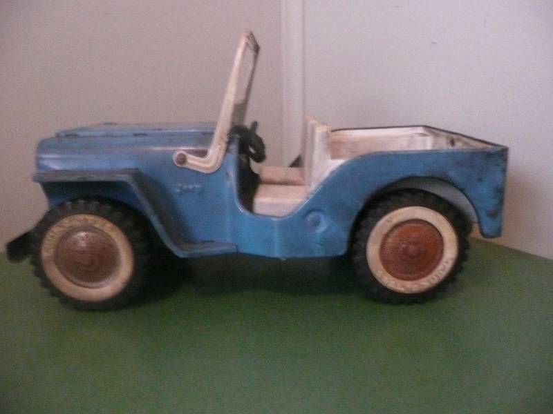 lot 29 image: Vintage Original 1960s Tonka Blue White Jeep - See Pictures