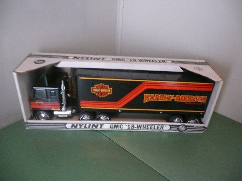 lot 47 image: ORIGINAL NYLINT HARLEY DAVIDSON MOTOR CYCLES GMC SEMI TRUCK 18-WHEELER 21 - NOS In Box