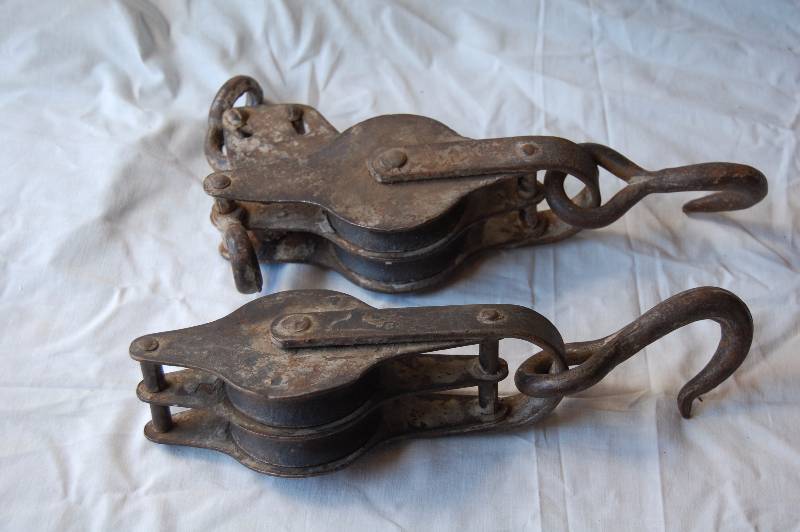 lot 10 image: Pulleys