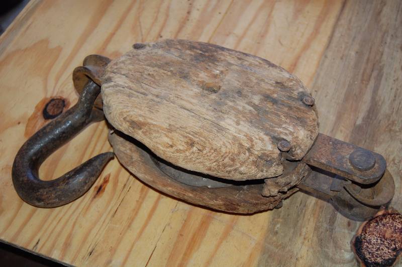 lot 14 image: Vintage Farm Equipment