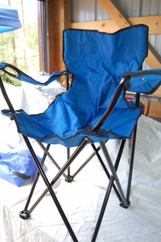 lot 35 image: Blue Fold Up Lawn Chair