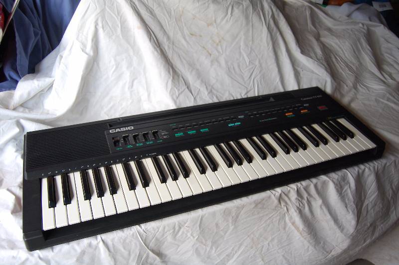 lot 47 image: Casio Keyboard