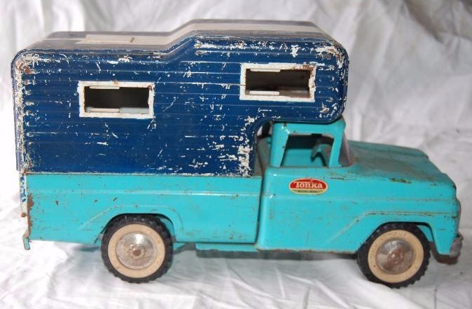 lot 95 image: Vintage Green Tonka Truck with Camper