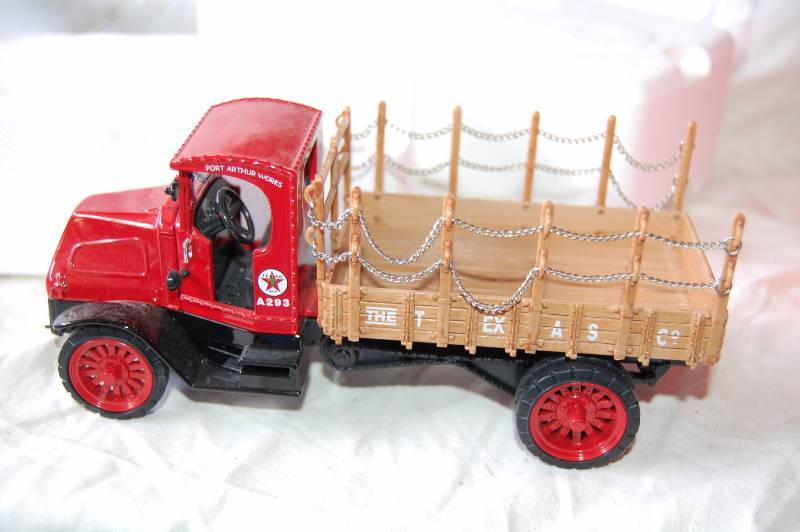 lot 107 image: Texaco Diecast Model Truck