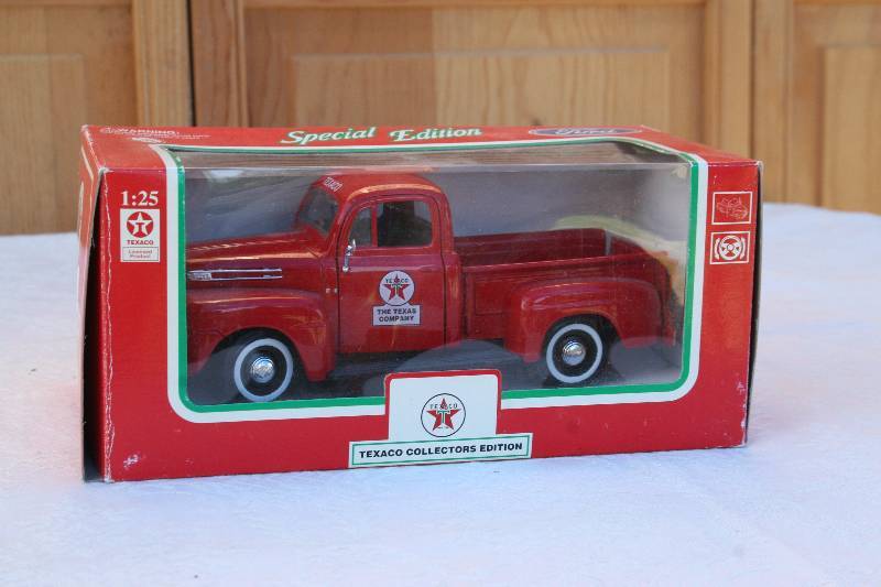 lot 113 image: Diecast Model Car
