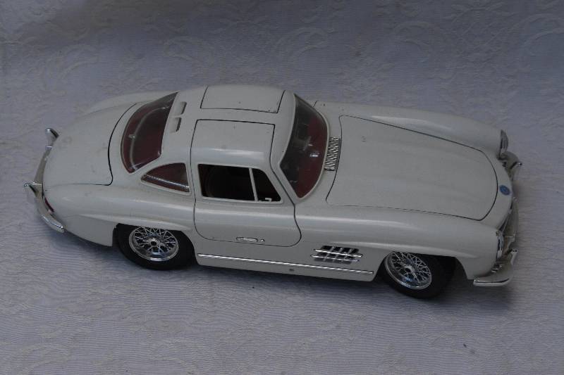 lot 256 image: Diecast Model Car
