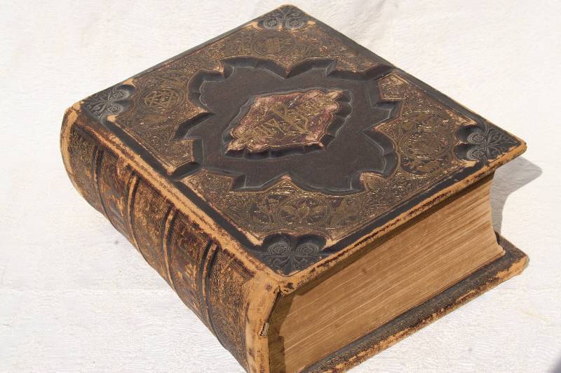 lot 271 image: Antique Bible
