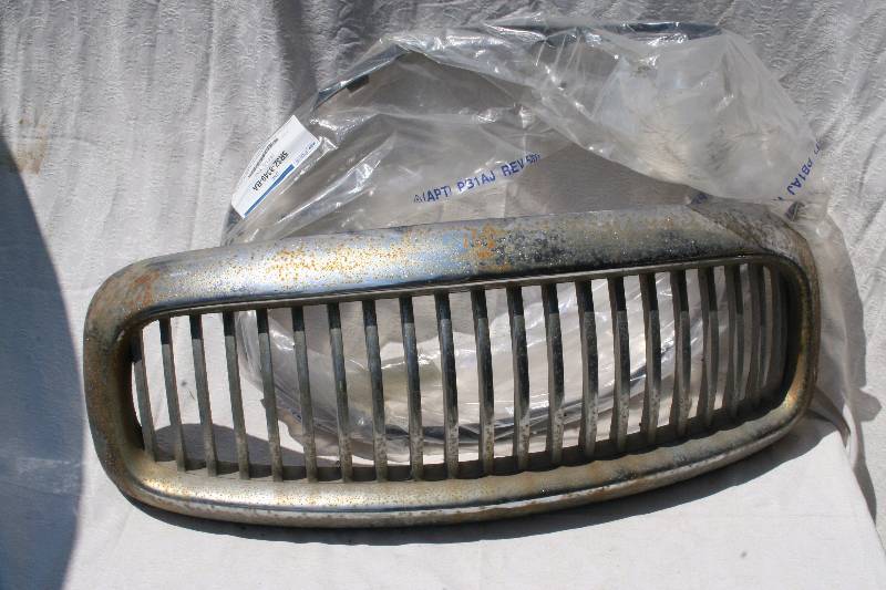 lot 285 image: Car Grill and More