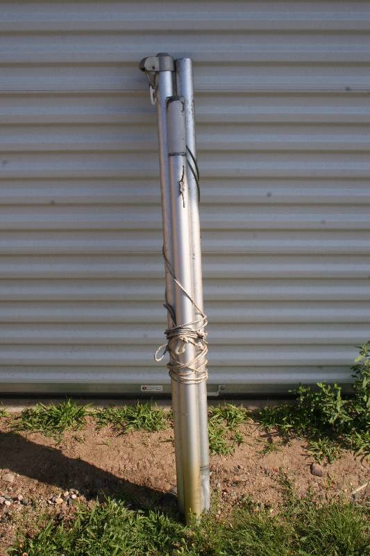 lot 305 image: Flag Pole