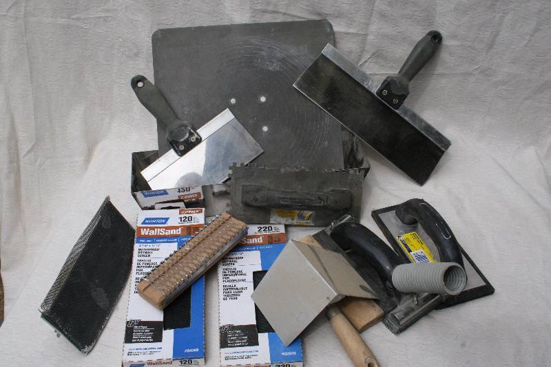 lot 319 image: Drywall Tools and Accessories