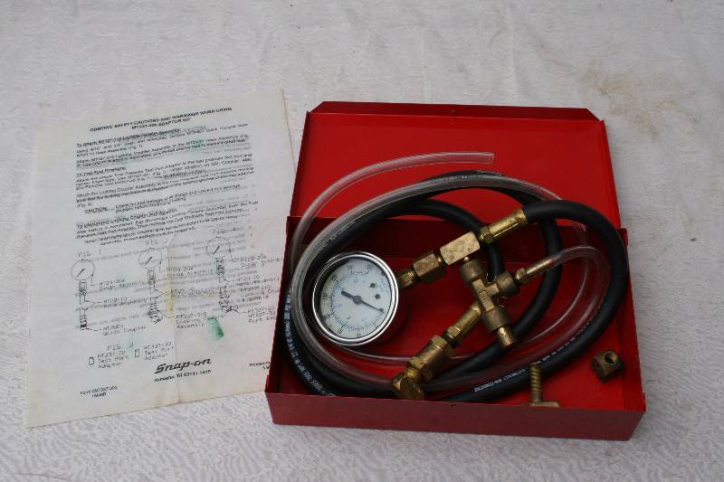 lot 321 image: Fuel Pressure Gauge