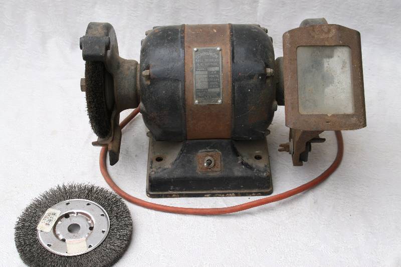 lot 326 image: Bench Grinder