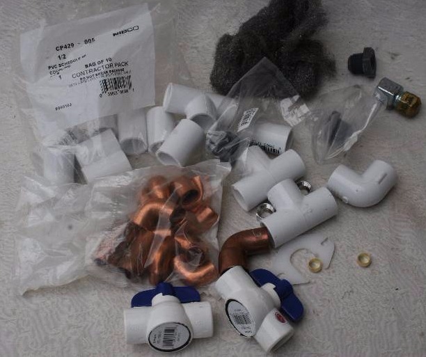 lot 336 image: Misc PVC and Copper Pipe Pieces