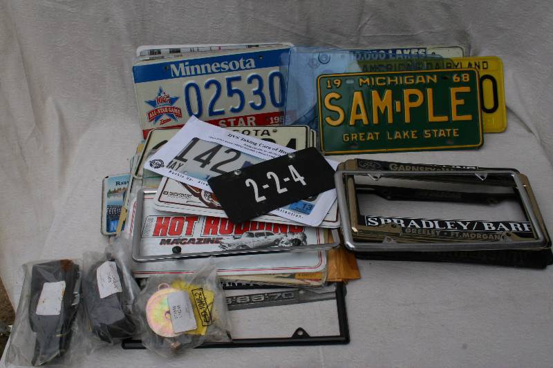 lot 365 image: Old License Plates and More