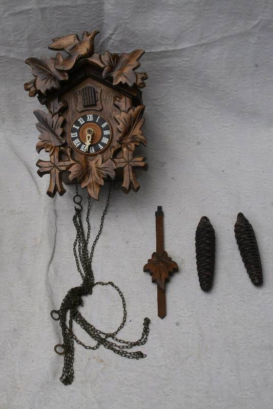 lot 379 image: Coo-Coo Clock