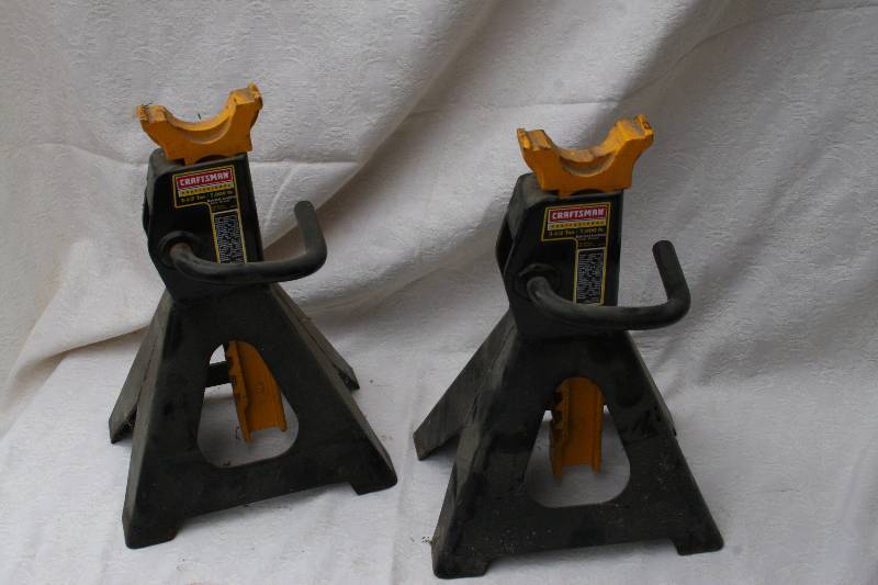 lot 393 image: Jack Stands