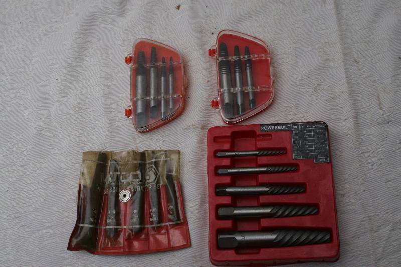 lot 396 image: Screw Extractors