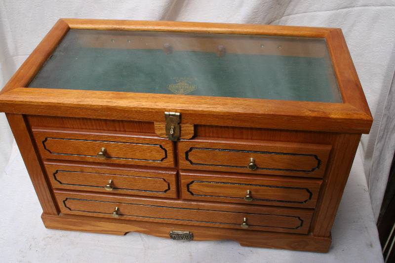 lot 405 image: Oak Handyman Club Display and Storage Box