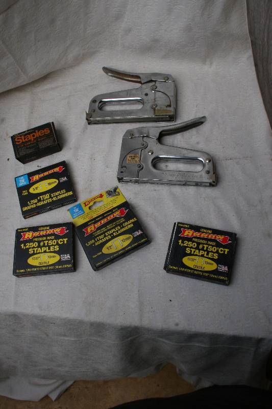 lot 407 image: Staple Guns and Staples