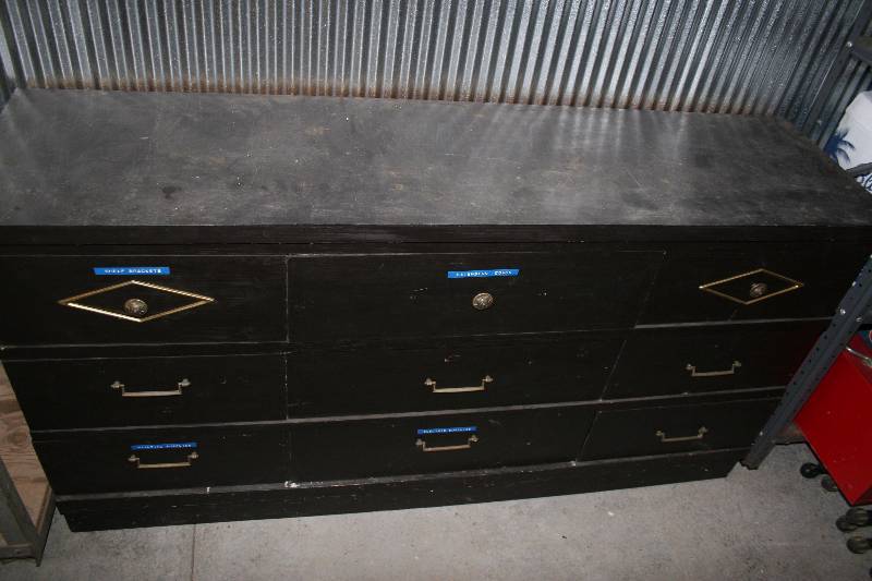 lot 420 image: Dresser
