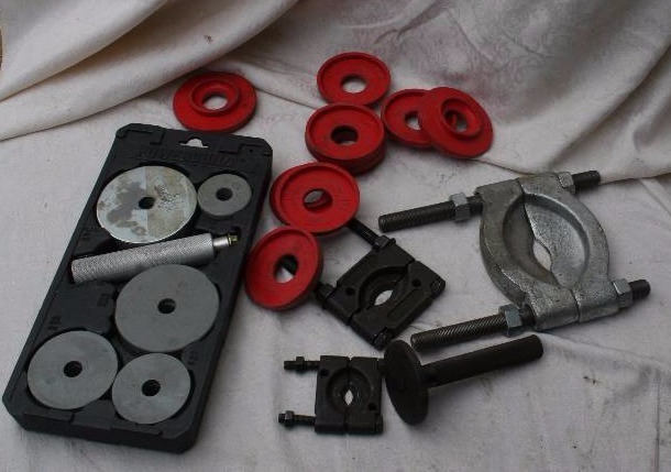 lot 440 image: Seal Installer Kit and Clamps